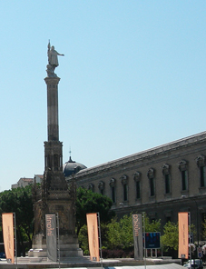 Columbus Monument, he Plaza de Coln/Columbus Square